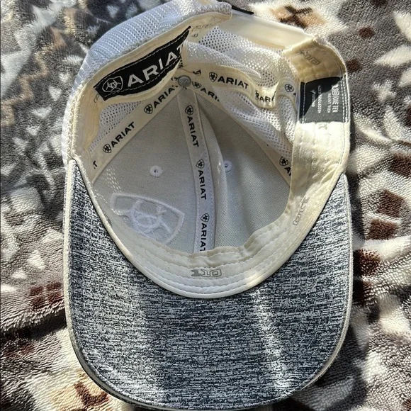 Ariat Gray and White Hat with Textured Design - Picture 2 of 6